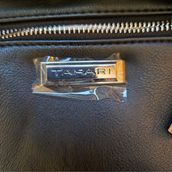 🪷 NWT TAHARI Kirsten Black Crossbody Bag - Picture 3 of 6